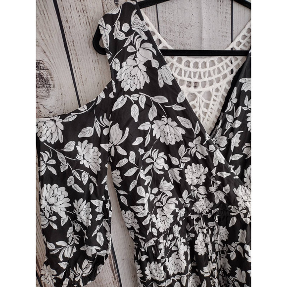New York & Co. | Black & White Floral Cold Shoulder Crochet-Back Romper - Picture 2 of 11